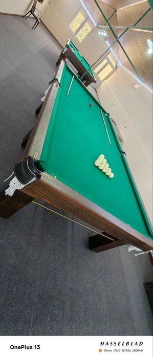 2 комплект бильярд столлари (шарлари ва кийлари билан) сотилади.