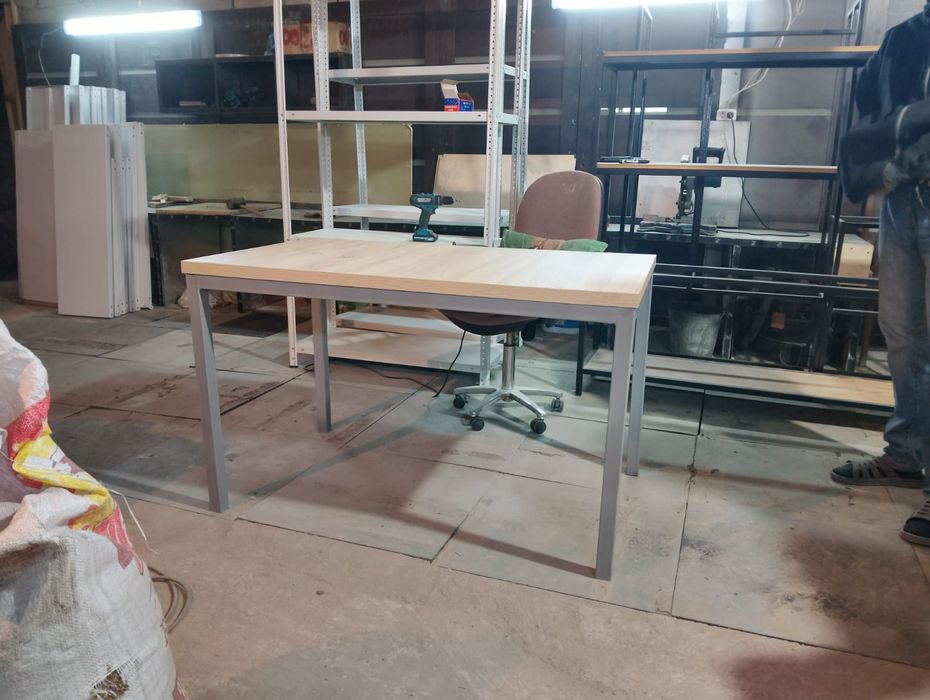 Столы письменные