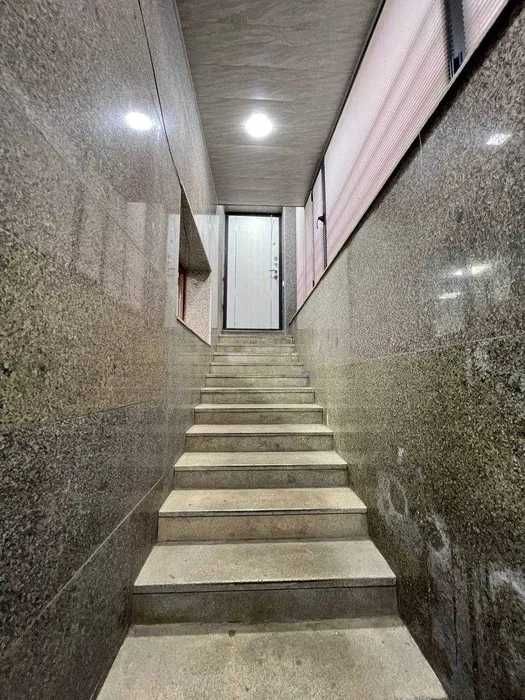 Улица Паркентская. Новостройка на 2 линии. Cдам офис 48кв.м.Цоколь.