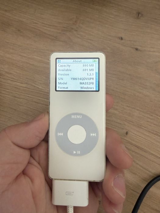 Ipod nani 1gb alb (nu iphone)