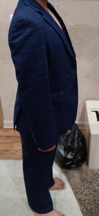 Продам школьный модный костюм