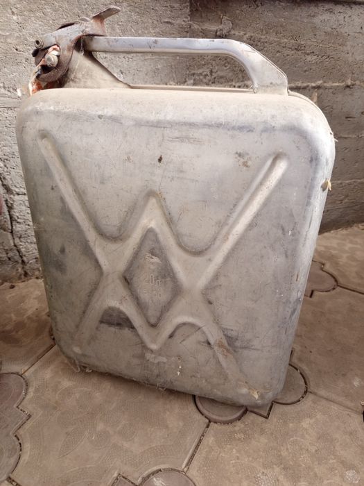 Канистры железные