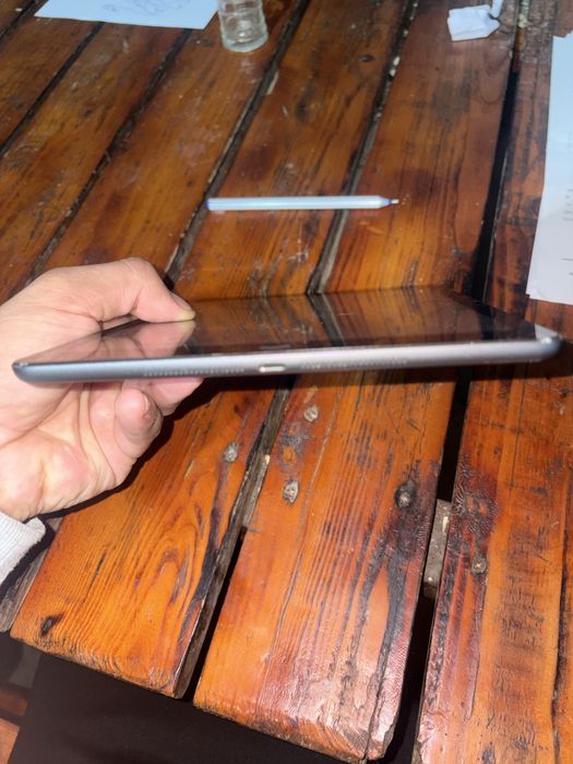 Tableta ipad gri