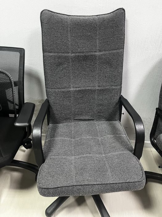 Продам офисные кресла