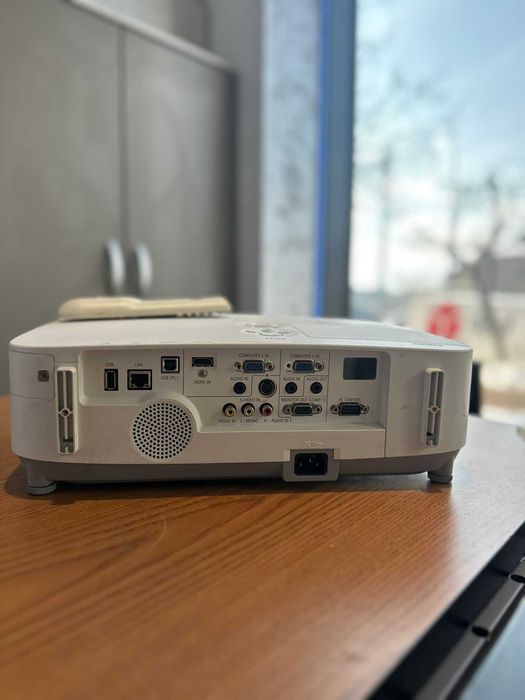 Videoproiector refurbished NEC NP-P350W 1280 x800  3500 lumeni 550 ore