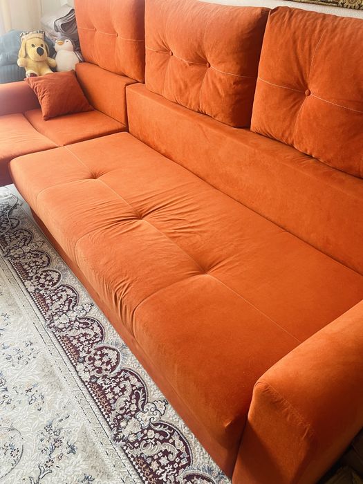 Продам диван оранжевый