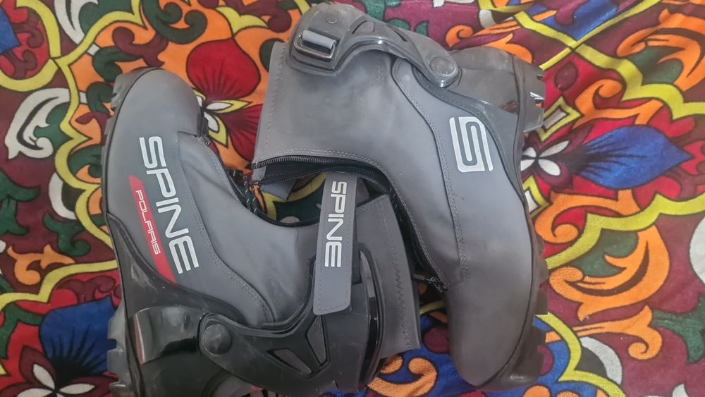 Продам лыжные ботинки