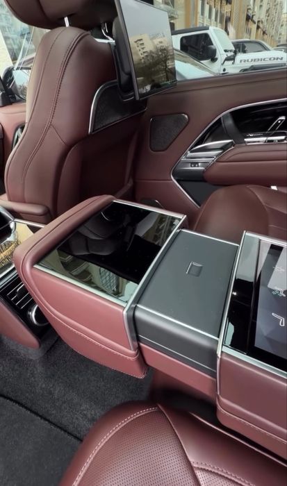 Range Rover Autobiography Long 2024 год