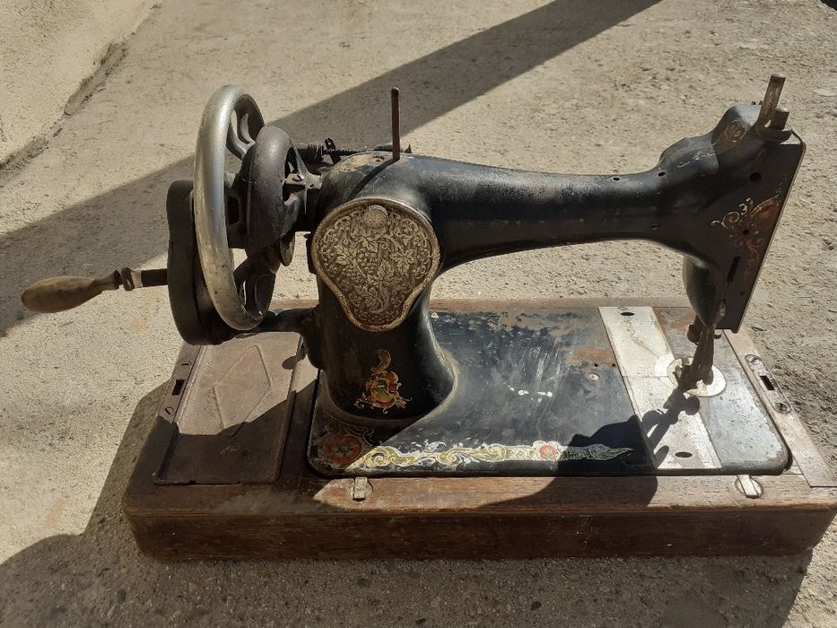Антикварна шевна машина " Singer"