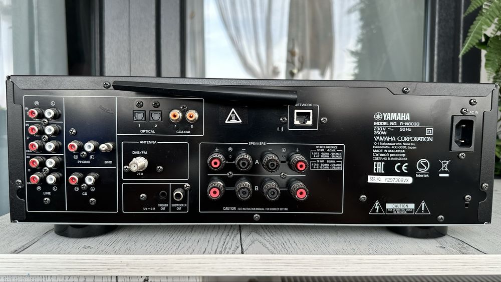 Amplificator stereo Yamaha R-N803 D