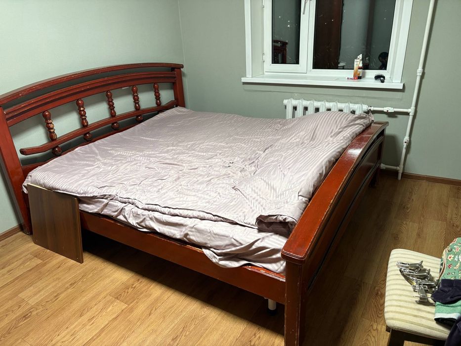 Продам кровать (двухспальная)