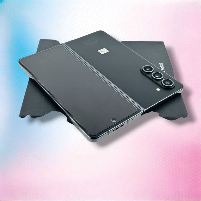 Samsung Galaxy Z Fold 5 5G 256GB 12RAM Black Перфектен! Гаранция!