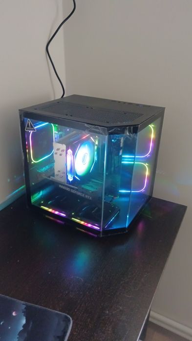 Vând pc gaming cu garantie
