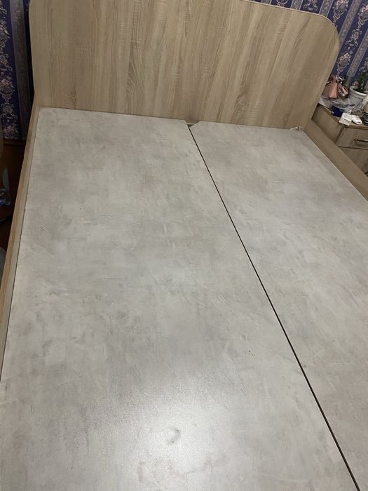 Двух спальная кровать без матраса