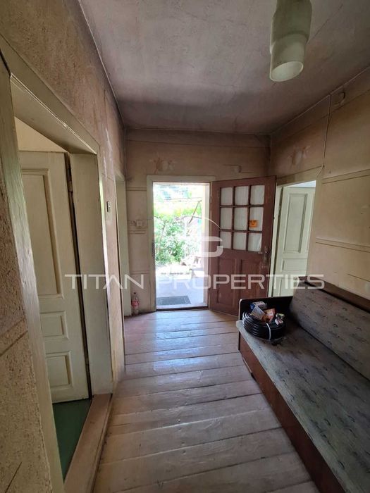 Двуетажна къща в Брацигово