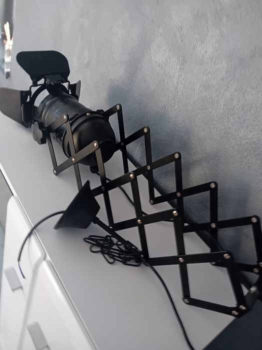 Plafoniera reflector metalica. Pret 200 lei fix