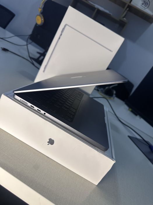 MacBook Pro 2022 14-Inch 16/512