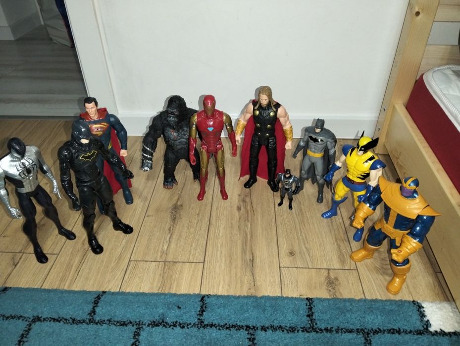 Lot supereroi 250 lei