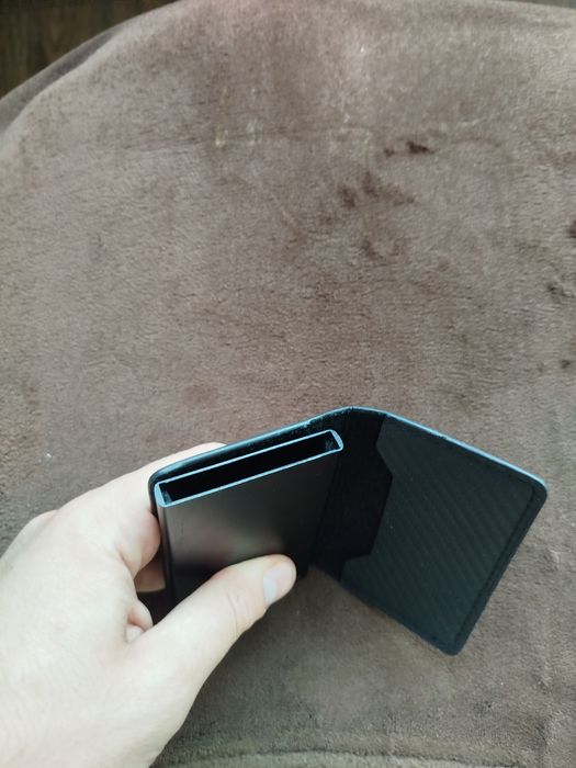 RFID защитени портфейли