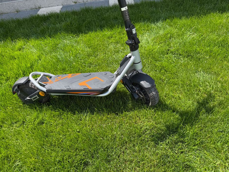 Trotinetă electrică KuKirin A1 – aproape nouă, doar 86 km, stare excelentă