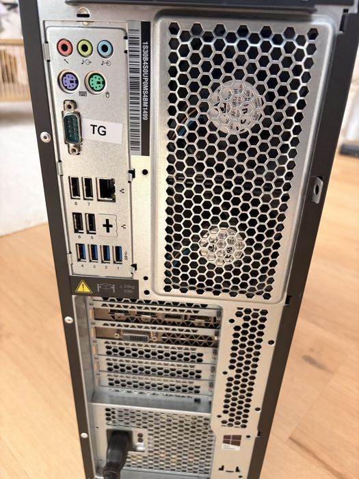 Sistem complet  PC Workstation Lenovo P510 plus monitor si tastatura Gtx 1070 32Gb Ram Intel Xeon 6 cores