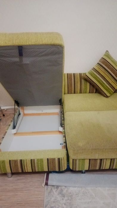 Мягкий уголок диван