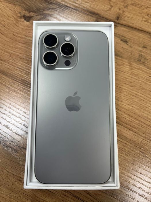 Продам 15 pro max 256 в сером цвете!