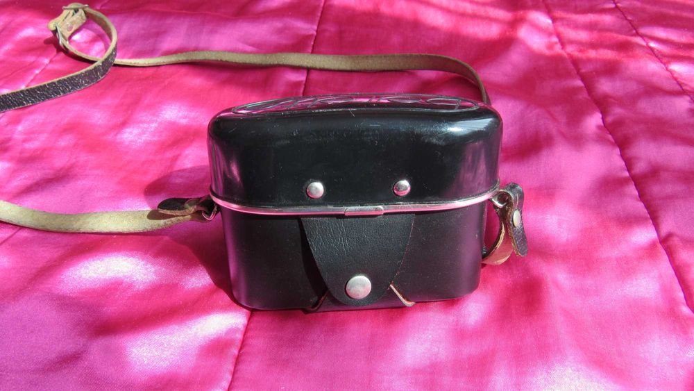 Немски ретро фотоапарат BEIRETTE в кожен калъф