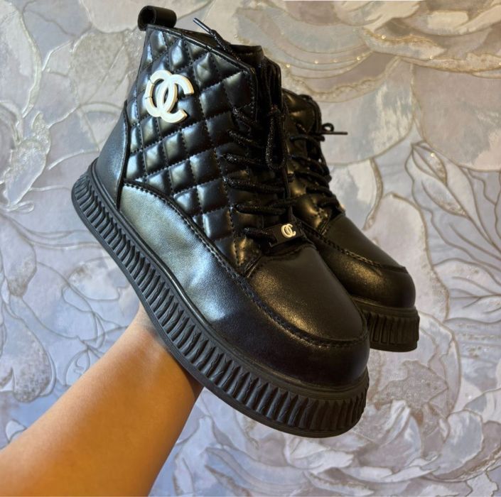 продам ботинки зимние на девочку