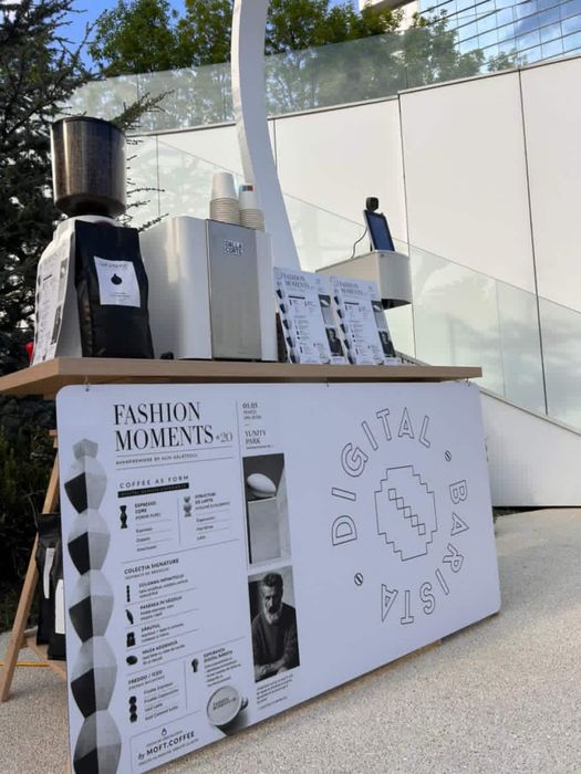 Bar Mobil de Cafea Specialty + Printare Logo pe Cafea | Băuturi Fizzy & Efecte cu Fum | Evenimente Premium