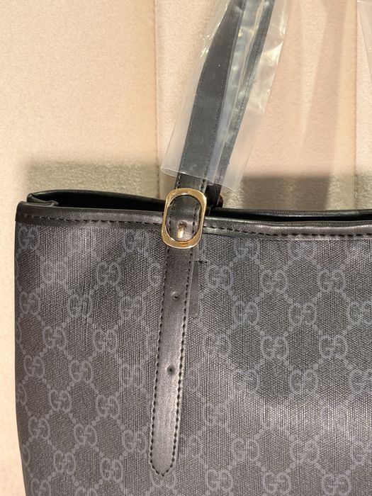 GUCCI – Geantă tote GG Supreme (negru/gri)