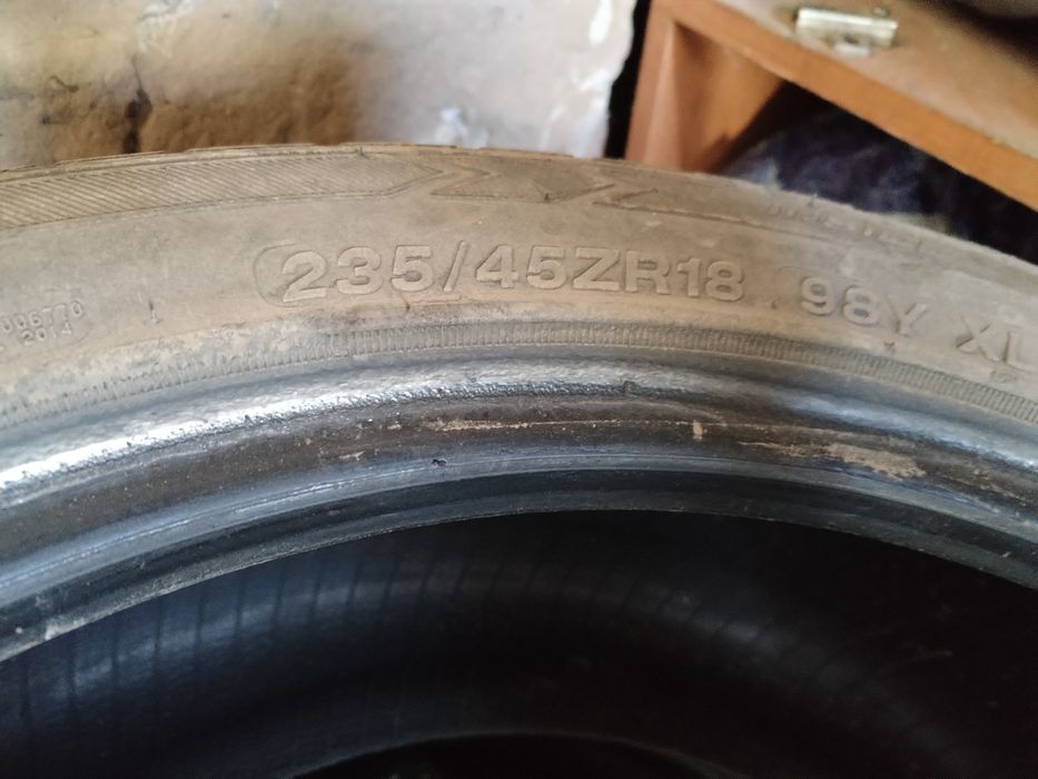 Продам шины 18 размер 235 45