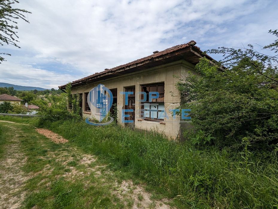 Масивна промишлена сграда с четири помещения в село Миндя