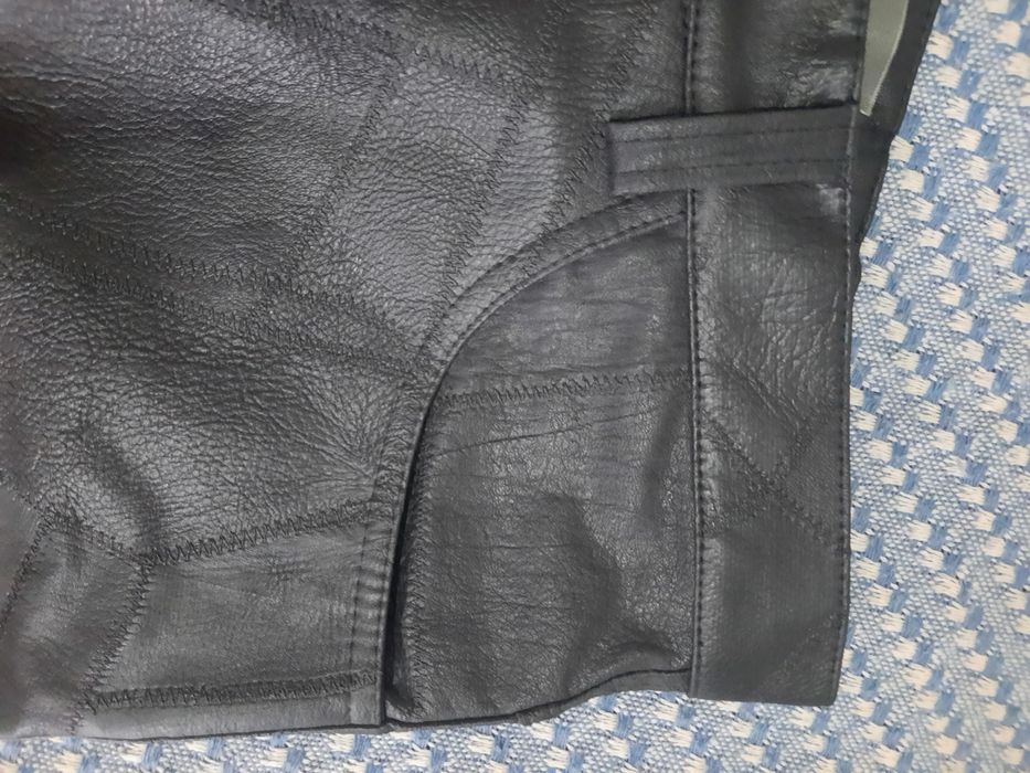 Брюки кожаные, мотоцикл.