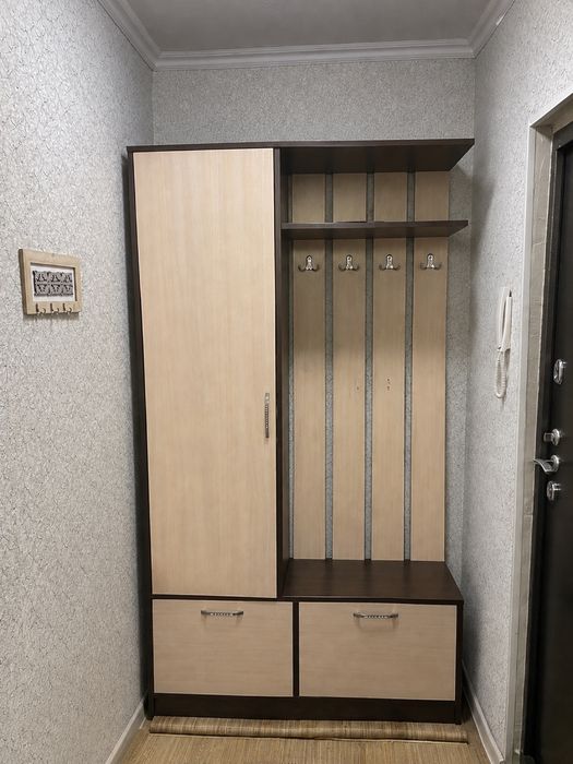 Продам Прихожую шкаф