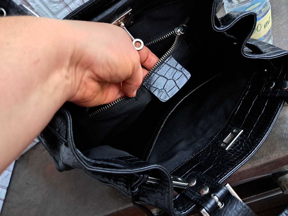 дамска чанта,черна кожена чанта-естествена кожа тип крокоди