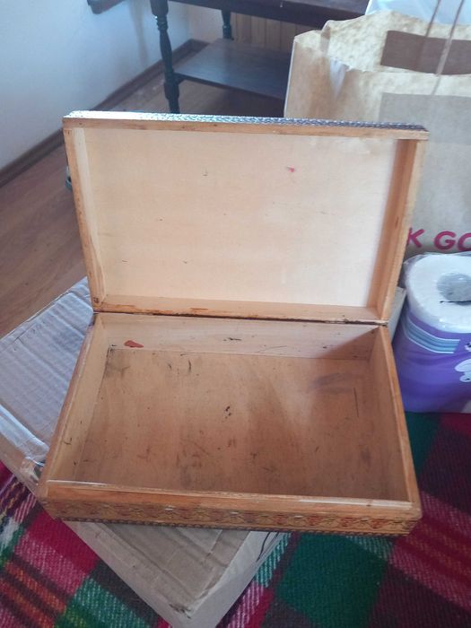 Дървена кутия за бижута