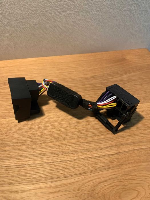 Adaptor comenzi volan cu 8 butoane Volkswagen pentru Radio RCD330