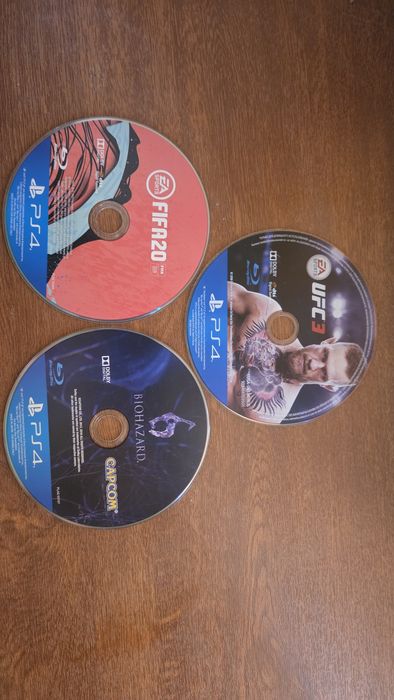 Playstation 4 disklari sotiladi