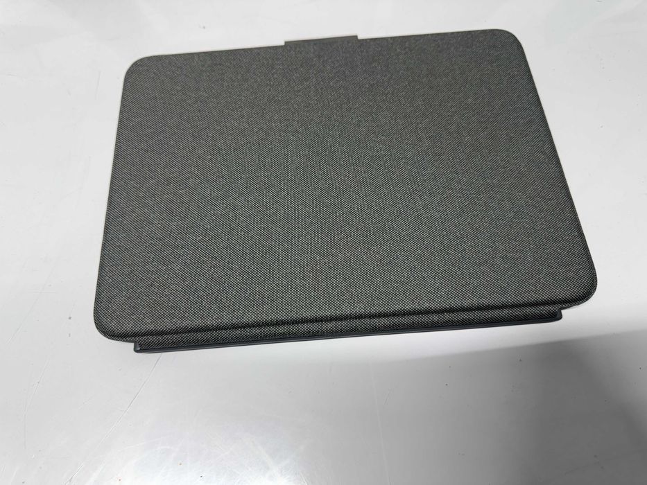 Kлавиатура - Logitech Combo Touch за iPad 10 Gen