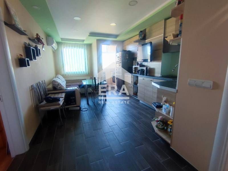 Страхотен обзаведен тристаен апартамент кв.Бадема