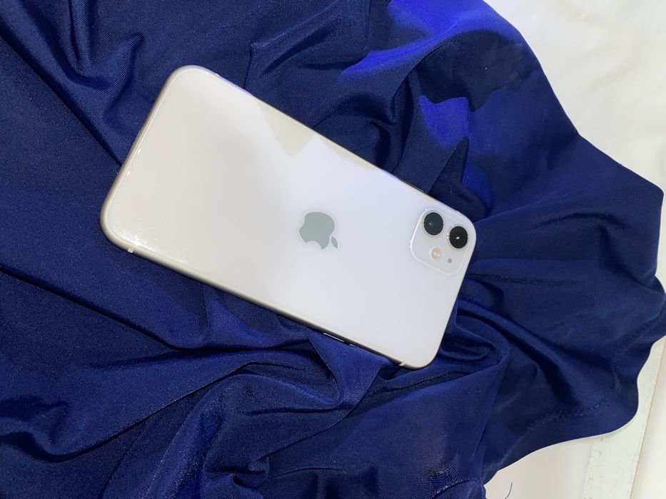iPhone 11 64 ГБ, белый, идеальное состояние