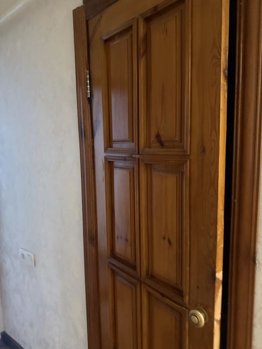 Продам двери  массив дерево