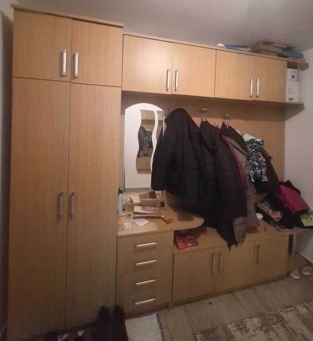 Vand 2 dulapuri pentru hol