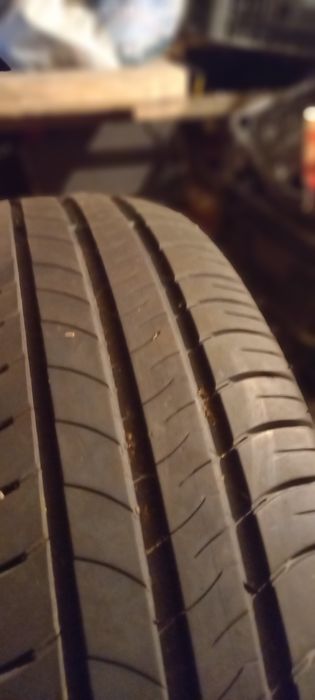 Vând set 4 jante aluminiu 5 prezoane echipate cu cauciucuri de vara .