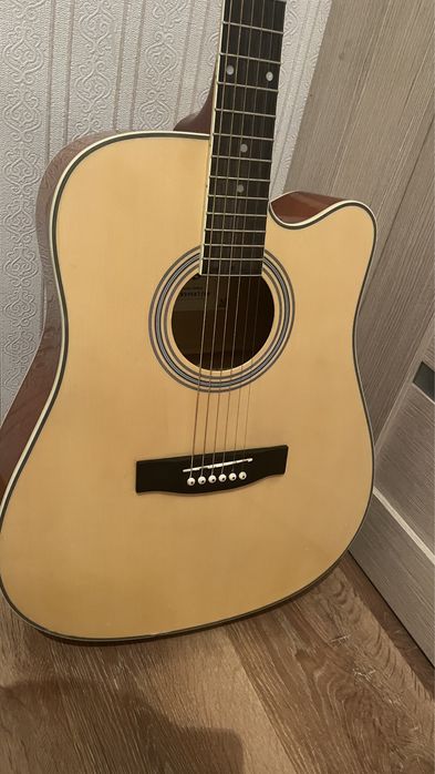 Срочно продам гитара adagio