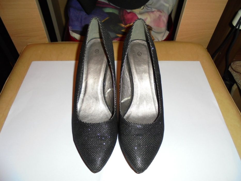 Pantofi de Ocazie,Impecabili marimea-37 .Pret-100 de lei .