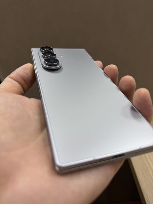 Срочно продам Samsung Galaxy Fold 7