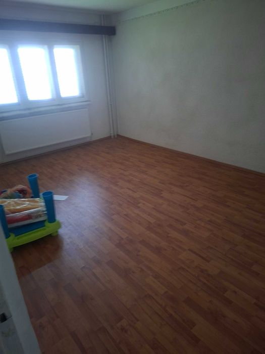 Vand apartament 3 camere, parter, decomandat!!!