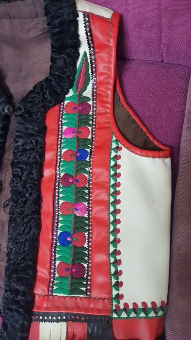 Vând cojoc laibar labreu costum popular autentic de Bihor stare f buna